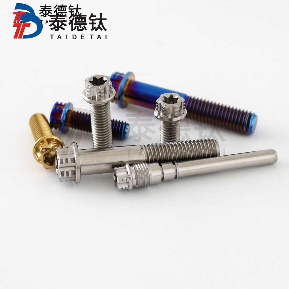 解碼船舶機(jī)械用系列緊固件的重要性！ 發(fā)布時間：2024-08-20人氣：290 次        緊固件，在船舶機(jī)械中扮演著很重要的角色。這些小小的螺絲、螺母和墊圈可能在我們眼中微不足道，但卻是船舶運(yùn)行的關(guān)鍵，負(fù)責(zé)將各個部件牢固連接在一起，確保船舶在洶涌的海洋中安全航行。讓我們一起來解碼船舶機(jī)械用系列緊固件的重要性。         在船舶機(jī)械中，緊固件的作用可謂多方面。首先，它們確保了船舶的結(jié)構(gòu)穩(wěn)固性。能想象一下，如果沒有緊固件來固定船體各部件，船舶將是多么脆弱和危險。就像我們的身體需要骨骼支撐一樣，船舶也需要緊固件來支撐其整體結(jié)構(gòu)。         其次，緊固件還承擔(dān)著分布載荷的重要作用。在海上航行中，船舶常常會受到來自海浪、風(fēng)力等外部力量的影響，如果沒有合適的緊固件來均勻分布這些力量，船體各部件可能會受到不均勻的應(yīng)力，從而導(dǎo)致?lián)p壞或失效。因此，選擇適合的緊固件對船舶的安全運(yùn)行很重要。         此外，緊固件還可以減少船舶在運(yùn)行過程中的振動和噪音。想象一下，如果船舶在航行中頻繁發(fā)生振動，不僅會影響船員的舒適度，還可能導(dǎo)致船體疲勞和損壞。通過使用合適的緊固件，可以有效減少船舶的振動和噪音，提升航行的平穩(wěn)性和舒適度。         總的來說，船舶機(jī)械用系列緊固件的重要性不可小覷。它們不僅是船舶結(jié)構(gòu)的支撐和保障，還能分布載荷、減少振動和噪音，確保船舶安全、穩(wěn)定地航行在廣闊的海洋中。